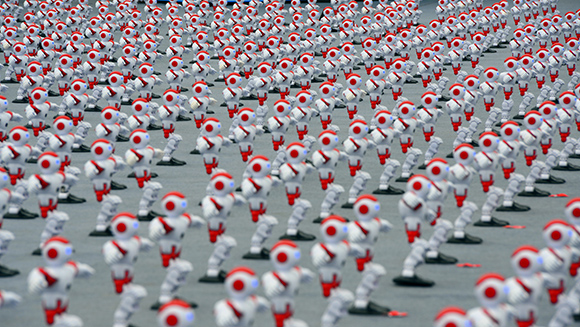 Observa1007 pequeños robots bailando de forma sincronizada para romper un guinness record
