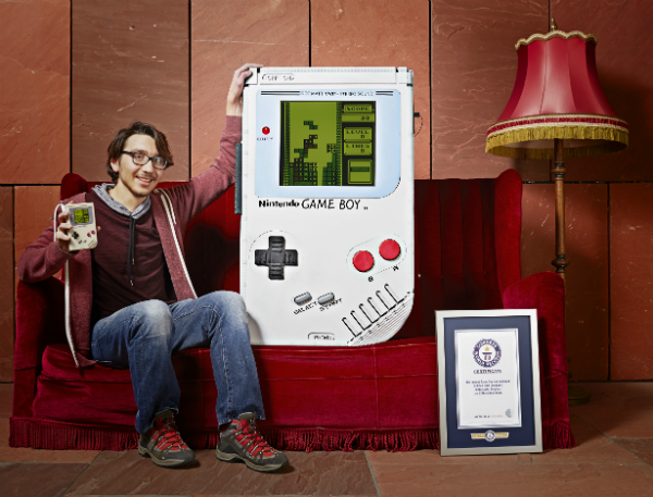 Así es la Game Boy más grande del mundo, funciona perfecto, pero no podras llevarla en tu bolsillo