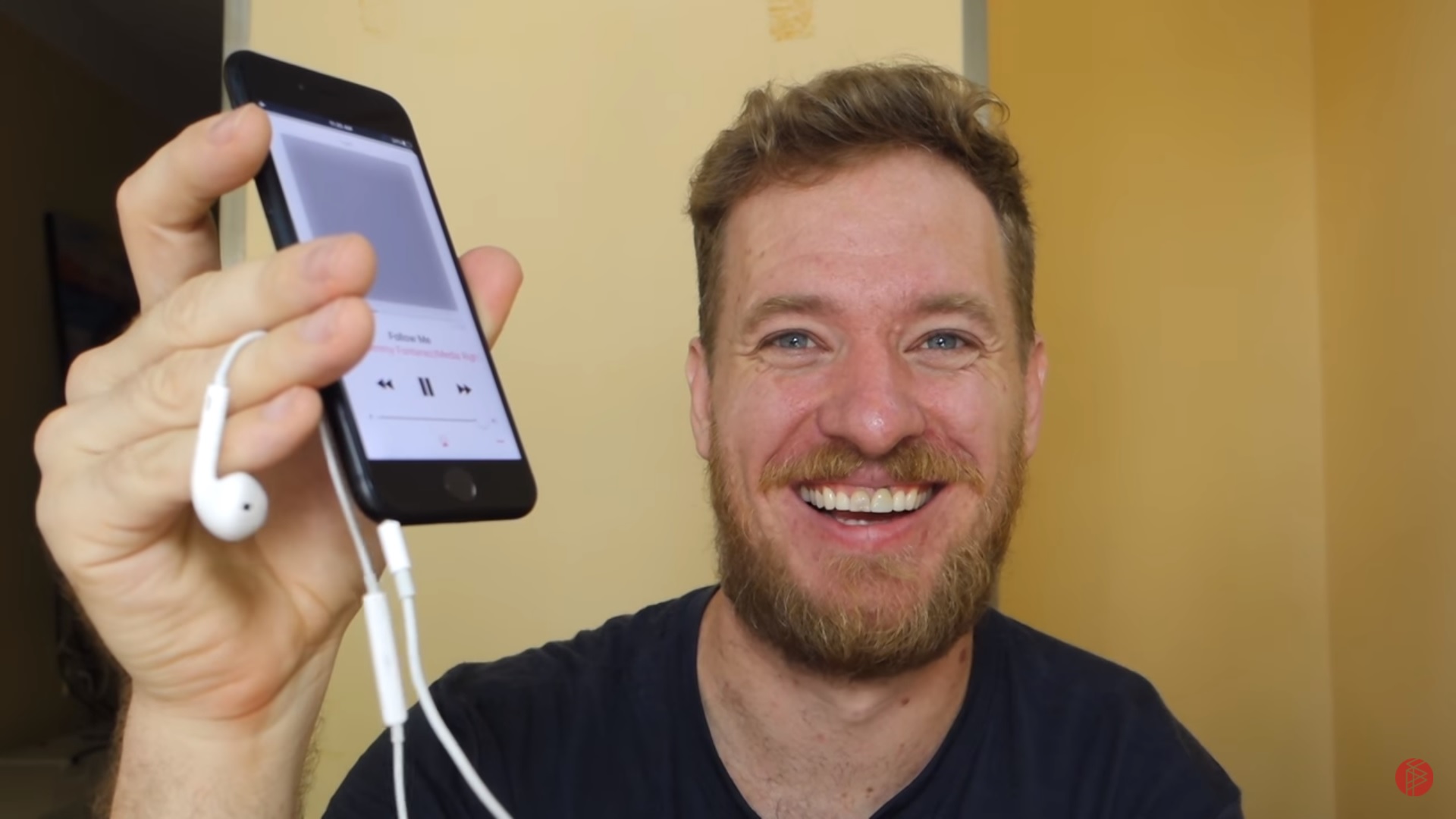 Scotty Allen lo hace nuevamente, ahora agregando un Jack 3.5mm para audífonos en un iPhone 7