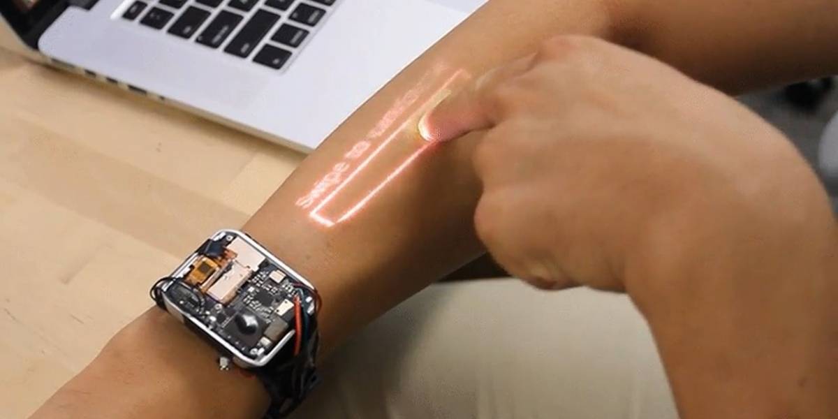 LumiWatch es el primer prototipo funcional de un smartwatch que transforma tu brazo en una pantalla táctil